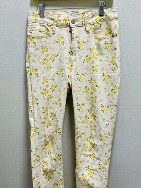 Judy Blue Jeans, 3